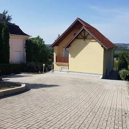 Holiday home Haus Hibiskus
